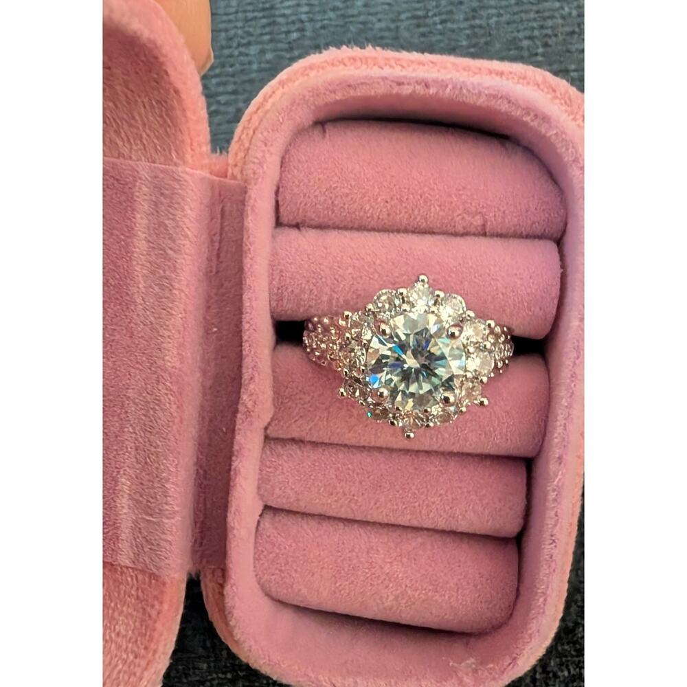 2Ct Moissanite Silver Ring with GRA Certificate - Picture 4 of 7